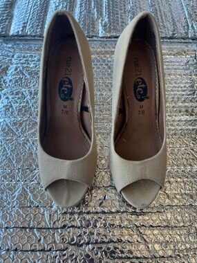 Rue21 Women's Open-Toe Pumps in Taupe